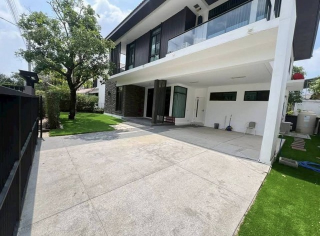 P685 ให้เช่า บ้านเดี่ยว 2 ชั้น โครงการ มัณฑนา ศรีนครินทร์ – บางนา Mantana Srinakarin – Bangna ซอยวัดหนามแดง ค่าเช่า 75,000 บาท / เดือน เงินประกัน 2 เดือน ค่าเช่าล่วงหน้า 1 เดือนติดต่อ คุณช่อผกา โทร 0616198565 LINE 0616198565สำรอง LINE 0812523279 ส่งลิ้งก์ไว้ได้เลย-ให้เช่า บ้านเดี่ยว 2 ชั้น โครงการ มัณฑนา ศรีนครินทร์ บางนา Mantana Srinakarin Bangna-แลนด์แอนด์เฮ้าส์ Land&Houses-ขนาดที่ดิน 83 ตร.วา-พื้นที่ใช้สอย 238 ตร.ม.-4 ห้องนอน 4 ห้องน้ำ-ห้องแม่