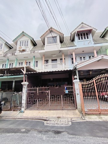   ขาย บ้านเดี่ยว/ทาวน์เฮ้าส์/คอนโด โครงการ ทาวน์เฮ้าส์ดอนเมืองถ.ประชาอุทิศ แขวงดอนเมือง เขตดอนเมือง กรุงเทพมหานคร  ราคาโปรโมชั่นลดพิเศษ  2,240,000    บาท    ลดจาก  2,800,000    บาท ราคาโปรโมชั่นตั้งแต่วันที่ 03 เม.ย. 2569 - 30 ธ.ค. 2569  รายละเอียดทรัพย์ -  เนื้อที่ 17.20 ตร.ว  พื้นที่ใช้สอย 144 ตร.ม. -  บ้านหันไปทางทิศ ตะวันออกเฉียงใต้  พิกัดทรัพย์ : https://maps.app.goo.gl/ZuuDPNLDk2dsfk4RA  สถานที่ใกล้เคียง   -  ตลาดโอโซนวัน ดอนเ�