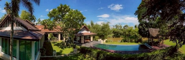 ขายบ้านหรู #ติดแม่น้ำปิง 27.5 ล้าน 2-2-28 ตรว. #โซนหางดง พร้อมพื้นที่กว้างขวาง ใกล้เมืองเชียงใหม่ บรรยากาศสงบ ร่มรื่นด้วยต้นฉำฉาขนาดใหญ่ที่ดินขนาด 2 ไร่ 2 งาน 28 ตารางวา (ประมาณ 4,912 ตารางเมตร)อาคารหลัก (พื้นที่ใช้สอยประมาณ 410 ตร.ม.)2 ห้องนอนขนาดใหญ่ พร้อมห้องน้ำในตัว5 ห้องน้ำโถงรับแขกกว้างขวางครัวไทย และครัวฝรั่งสระว่ายน้ำส่วนตัว + อ่างจากุซซี่โรงจอดรถรองรับ 2 คันเครื่อง�