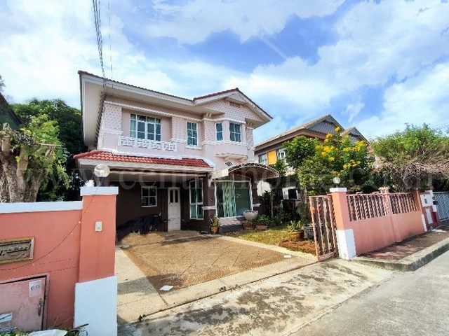 รหัสทรัพย์ : N0809บ้านเดี่ยว หมู่บ้าน ชัยพฤกษ์ เทพารักษ์ ซอยธนสิทธิ์ (บางปลา 2) บ้านสวย พร้อมอยู่ ราคาถูกที่สุดในโครงการที่ตั้ง : ตำบลบางปลา อำเภอบางพลี จังหวัดสมุทรปราการ 10540รายละเอียดทรัพย์&nbsp;- บ้านเดี่ยว 2 ชั้น เนื้อที่ 67.4 ตารางวา พื้นที่ใช้สอย 140 ตารางเมตร- 3 ห้องนอน, 3 ห้องน้ำ, 1 ห้องรับแขก, 1 ห้องนั่งเล่น, 1 ห้องทำงาน, 1 ห้องครัว, 2 ที่จอดรถ&nbsp;- พื้นชั้นล่างปูด้วยหินอ่อน / พื้
