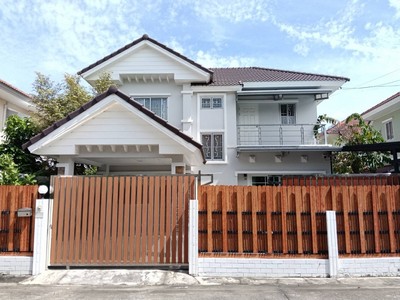 บ้านเดี่ยว ในโครงการ บ้านคุณาภัทร 1 ขาย บ้านเดี่ยว พื้นที่ 52.5 ตร.ว. ทำเลดี ใกล้ ถนน บางบัวทอง 4 ใกล้ทางหลางพิเศษหมายเลข 9.ที่อยู่ : หมู่บ้าน คุณาภัทร 1https://maps.app.goo.gl/QGtLoZi4vLVEJvWe8.รายละเอียด- บ้านเดี่ยว 2 ชั้น บ้านอยู่ในซอย 4 ต้นโครงการ- ที่ดิน เนื้อที่ 52.5 ตร.ว.- พื้นที่ใช้สอย 120 ตร.ม. 4 ห้องนอน 3 ห้องน้ำ 1 ที่จอดรถ- หน้าบ้านหันทิศตะวันตกเฉียงใต้- มีทางเข้าออกได้ 1 ทาง ใกล้ ถนน บางบัวทอง 4 ใกล้ท