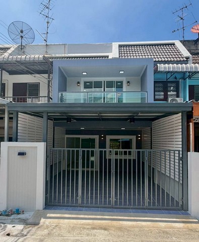  หมู่บ้านสวนทองวิลเลจ ซอยประชาราษฎร์ 3 บ้านเลขที่ 76/43 (ทำเลดีใกล้ท่าน้ำนนท์) เนื้อที่ 18 ตารางวา 3 ห้องนอน 2 ห้องน้ำ 1 ห้องครัว 1 โรงจอดรถ 1 ห้องรับเเขก มีระเบียง/ เเถมเฟอร์นิเจอร์ โซฟา ชั้นวางทีวี โต๊ะทานข้าว 4 ที่นั่ง ราคา 2,490,000 โลเคชั่นบ้านหลังนี้https://maps.app.goo.gl/wRUR2egYg3Un1Uqf9?g_st=icทำเลดีใกล้ตลาด ชุมชน ไม่ต้องเข้าซอยลึก หน้าปากซอยมีป้ายรถเมล์เชื่อมต่อถนนได้หลายสาย อาทิ ถนนกรุงเทพ-น�
