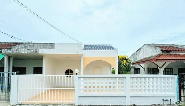 บ้านใจกลางเมืองระยอง ใกล้หมู่บ้านเพลินใจ 4 ห้างดิโอโซน ผ่อนเพียงเดือนล่ะ 6000 กว่าบาท - หมู่บ้านราชพฤกษ์ พื้นที่ 39 ตารางวา 2 ห้องนอน 2 ห้องน้ำ ตกแต่งทำใหม่ทั้งหลัง - เดินทางสะดวก ใกล้ขนส่งใหม่ระยอง ตลาดหนองโพรง ใกล้วัดโขดหิน มาบตาพุด (33/96)สนนราคา 1.55 ล้านเงินเดือน 15000 บาทกู้ได้วิ่งตามพิกัดนี้ถึงหน้าบ้านhttps://maps.app.goo.gl/xsvVTMUG5pkbMx4Q9?g_st=icกู้ได้เต็ม 100% ดำเนินเรื่องสินเชื่อธนาคารให้ฟร