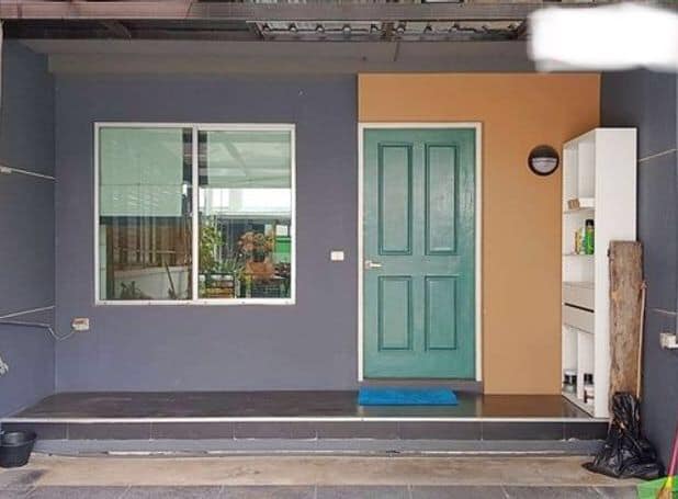 ให้เช่าทาวน์โฮม 3 ชั้น 3 ห้องนอน ทาวน์พลัส อ่อนนุช-ลาดกระบัง ปรับปรุงใหม่ พร้อมอยู่ ใกล้ The Paseo ลาดกระบัง *** ราคาเช่า 25,000 บาท/เดือนติดต่อ: ชยา โทร/ID Line:: 0942823961   Link Line:: https://line.me/ti/p/3xFA1An8Kcรหัส# T26-655ทาวน์โฮม 3 ชั้น  โครงการ ทาวน์พลัส อ่อนนุช-ลาดกระบัง • เนื้อที่ : 20 ตร.ว • พื้นที่ใช้สอย : 157 ตร.ม• 3 ห้องนอน • 3 ห้องน้ำ • 2 ที่จอดรถ • ทิศตะวันตกเฉียงใต้ • ตัวบ้านปรับปรุงแล้ว บ้านสวยเหมือนใหม่  • ชั้น 2 ต่�