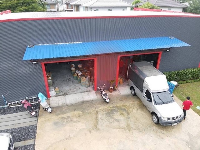 ขายที่ดิน พร้อมสิ่งปลูกสร้าง โกดัง พร้อมออฟฟิศ ขนาด 900 ตร.ม. ซอยรามอินทรา 109 พระยาสุเรนทร์ 30 รามอินทรา 117 ถนนพระยาสุเรนทร์ เหมาะเป็นศูนย์กระจายสินค้าราคาขาย 16,000,000 บาท ติดต่อ คุณช่อผกา โทร 0616198565 LINE 0616198565สำรอง LINE 0812523279 ส่งลิ้งก์ไว้ได้เลยรายละเอียด -ขายที่ดิน พร้อมสิ่งปลูกสร้าง โกดัง พร้อมออฟฟิศ ซอยรามอินทรา 109 ถนนพระยาสุเรนทร์ 30-ขนาดที่ดิน 215 ตารางวา พื้นที่ทั้งหมด 900 ตารางเม