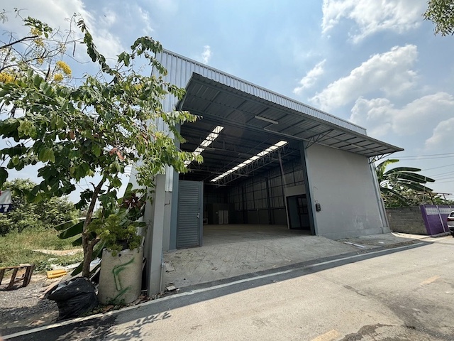 BST1225 ให้เช่าโกดัง ปากเกร็ด ศรีสมาน ดอนเมือง พื้นที่ 300 ตร.ม. พร้อมใช้งาน เดินทางสะดวก ใกล้ทางด่วนศรีสมาน เหมาะสำหรับคลังสินค้า ธุรกิจออนไลน์ และโรงงานขนาดเล็กติดต่อ Agent คุณบัว (Bua)Tel: 093-646-4597LINE ID: Bua093ค่าเช่า 35,000 บาท/เดือนสัญญา 3 ปีล่วงหน้า 1 เดือน มัดจำ 2 เดือนทำเลซอยบ้านพักคนชรา ปากเกร็ดเชื่อมต่อ ศรีสมาน ดอนเมือง สรงประภา ติวานนท์ เมืองทองธานีรายละเอียดโกดัง* พื้นที่ใช้สอย
