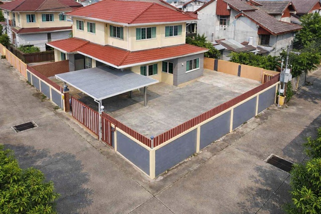 บ้านเดี่ยว 2 ชั้น 6 นอน BTSอุดมสุข 1.9กม. ซีคอนสแควร์ 2กม.  ใกล้รร.นานาชาติกลอรี่สิงคโปร์ 700 ม. คฤหาสน์ 3 น้ำ  100 ตร.วา. 500 ตร.ม. พร้อมเฟอร์ฯครบ 29,999 B-M. เหมาะสำหรับอยู่อาศัย หรือโฮมออฟฟิศ ทำเลสุขุมวิท ศรีนครินทร์ เดินทางสะดวก ใกล้ตลาดมหาสิน 800 ม.แหล่งไลฟ์สไตล์ โรงพยาบาล และรถไฟฟ้า เชื่อมถนนหลักได้ง่ายMansion Two-story detached house 6bed BTS UdomSuk 1.9km Seacon Square 2km. 3bath 100 sq.wa. 500 sq.m. near Glory International School Singapore 700 m. Fully furnished 29,999 B-M.suitable for residence or home office in S
