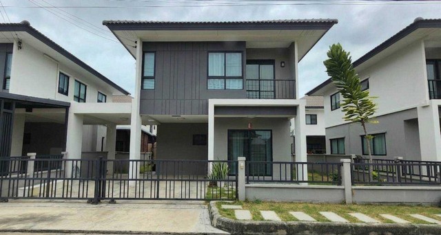 AOM 2821ขายบ้านโครงการแกรนด์ พลีโน่ สุขสวัสดิ์-พระราม3 ราคาเพียง 4.7ล้าน (ถูกสุดในโครงการ)   โครงการ Grande Pleno Suksawat – Rama 3   บ้านเดี่ยว   3  ห้องนอน   2   ห้องน้ำ   1  ห้องรับแขก   1  ห้องครัว   ที่ดิน   44.97 ตร.ว.   ใช้สอย   123.35 ตร.ม.ราคา 4,700,000เดินทางสะดวกใกล้ถนนประชาอุทิศ ซึ่งเชื่อมต่อกับถนนหลายสาย และยังไม่ไกลจุดขึ้นทางด่วนกาญจนาภิเษกฝั่งใต้และทางด่วนเฉลิมมหานคร สามารถใช้เข้าเมืองออกเมืองได้ส�