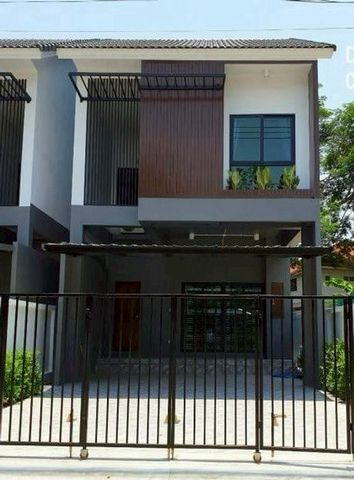 ลงทุนคุ้ม #บ้านพร้อมผู้เช่า ขาย 3.3 ล้าน #บ้านดลพร #โซนรวมโชค บ้าน 2 ชั้น สภาพดี รับค่าเช่าต่อเนื่องทันที #หลังโลตัสรวมโชค ทำเลดี เข้าเมืองสะดวก ของกิน และสิ่งอำนวยความสะดวกครบรายละเอียดบ้านเนื้อที่ 40 ตร.ว.3 ห้องนอน3 ห้องน้ำทำเลศักยภาพหลังโลตัสรวมโชคใกล้ตลาดรวมโชคใกล้ Meechok Plazaใกล้ Central Festival Chiang Maiใกล้มหาวิทยาลัยพายัพรายล้อมด้วยร้านอาหาร คาเฟ่ ธนาคาร และ 7-11เดินทางเข้าเ�