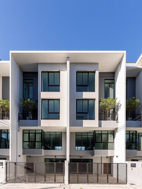 ให้เช่า โฮมออฟฟิศ 4 ชั้น 250 ตร.ม. โครงการ 128 Possible Private Home Office ย่านวัชรพล-สายไหม ใกล้ BTS สายหยุด เพียง 5 นาที*** ราคาเช่า 40,000 บาท/เดือน ต่อรองได้ ติดต่อ:: ชยา โทร/ID Line:: 0942823961   Link Line:: https://line.me/ti/p/3xFA1An8Kcรหัส# T26-700 • โฮมออฟฟิศ 4 ชั้น โครงการ 128 Possible Private Home Office ย่านวัชรพล-สายไหม• เป็นส่วนตัวมีเพียง 10 ยูนิต• ที่ดิน 22 ตร.ว.• พื้นที่ใช้สอย 250 ตร.ม.• 3 ห้องนอน • 3 ห้องน้ำ • 2 ที่จอดรถ  • ทีวี ตู้เย็น เครื่องครัว เตียงนอน  เดินท