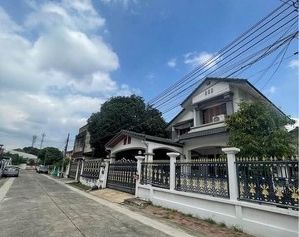 ให้เช่าบ้านเดี่ยว3 ห้องนอน 3 ห้องน้ำ ชัยพฤกษ์ รามอินทรา 53 ใกล้ตลาดถนอมมิตร(RH1520)ติดต่อAgent : คุณเด่นชัย: 09-8481-8989:06-2839-4747ID Line :0984818989:https://line.me/ti/p/LRgsghypggโครงการ,ชัยพฤกษ์ รามอินทรา 53ถนน รามอินทรา 53, บางเขน กรุงเทพมหานคร 10220,บ้าน 2 ชั้น 78 ตารางวา 250 ตารางเมตร3 ห้องนอน 3 ห้องน้ำถนนหน้าบ้านกว้างใกล้ตลาดถนอมมิตรราคาเช่า 40,000/ เดือนChaiyapruk Ramintra 53 ProjectRamintra 53 Road, Bang Khen, Bangkok 102202-story house, 78 sq.wah (250 sq.m)3 bedrooms, 3 bathroomsWide road in front of the houseNear Thanommit MarketRental price: 