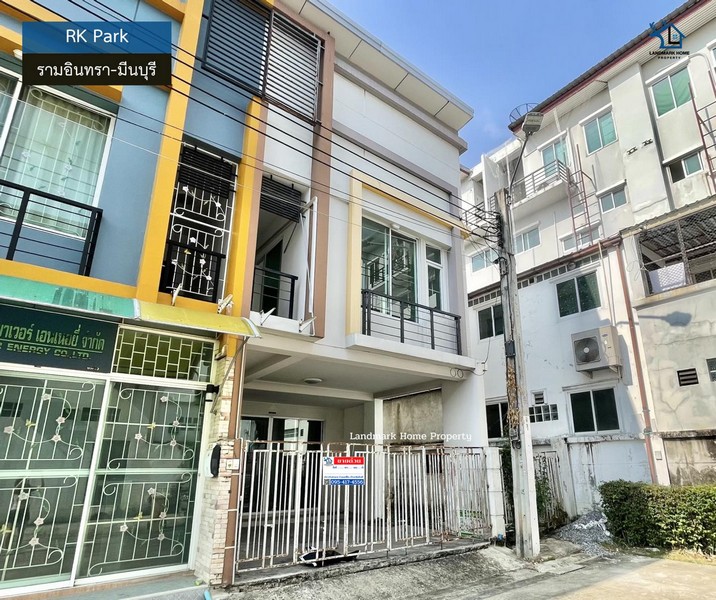 LM26-0051 RK Park รามอินทรา - มีนบุรีติดถนนหทัยราษฎร์ ใกล้รถไฟฟ้าสายสีชมพูโครงการ :  #RK Park ทำเล : #รามอินทรา #มีนบุรีพื้นที่ : 28 ตร.ว.เพียv : 2.29 ล้านบาทฟังก์ชั่น :  3 นอน 2 น้ำ 1 จอดรถงสถานที่ใกล้เคียง : โรงพยาบาล:* โรงพยาบาลสินแพทย์-เสรีรักษ์* โรงพยาบาลนวมินทร์ 9* โรงพยาบาลนพรัตน์ธานีสถานศึกษา:* โรงเรียน อนุบาล สมศกุลนา* โรงเรียน อนุบาลวรรณฤดี* โรงเรียนโชคชัยหทัยราษฏร์ศูนย์การค้าและคอม�