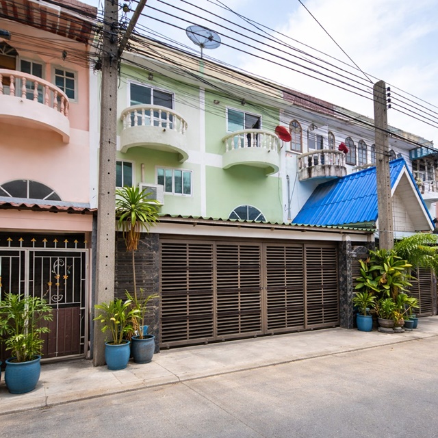 ใกล้ The Extenso เลียบวารี ทาวน์เฮ้าส์ 2 ชั้นครึ่ง พร้อมดาดฟ้า 2 ห้องนอน 2 ห้องน้ำ 2 ที่จอดรถ 4,999-5,499B-M 150ตร.ม. 19ตร.ว. หนองจอก ใกล้บิ๊กซีและโรงพยาบาลมิตรสัมพันธ์ เดินทางสะดวก เหมาะอยู่อาศัยNear The Extenso Liapwari Road. Townhouse for rent 2.5FL rooftop 2beds 2baths 4,999-5,499B-M 2parking spaces 150sq.m. 19sq.wa. LiapWaree NongChok near BigC and Mitsamphan Hospital convenient access ideal for living.ถนนเลียบวารี แขวงโคกแฝด เขตหนองจอก กรุงเทพมหานคร19 ตร.ว. 150 ตร.ม.19 sq.wa. 150 sq.m.แถวหก (รายละเอียดอาคาร)ทาวน์เฮ้าส์ 2 ชั้นครึ่�