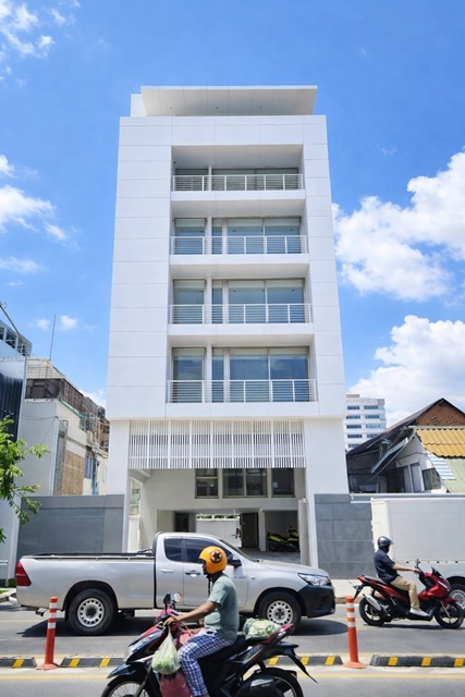 ทำเลสีลม สี่พระยา อาคารสำนักงานใหม่ 7 ชั้น พร้อมดาดฟ้า 1210 ตรม.MRT หัวลำโพง 780 ม. 419,998B-M  105 ตรว. 12 ที่จอดรถ ใกล้   สุรวงศ์ พระราม 4 เจริญกรุง เหมาะทำสำนักงาน โรงพยาบาล คลินิก หรือโฮสเทลin Silom Surawong Sipraya Newly built 7-storey office building with rooftop 1210 sqm, MRT HuaLamphong 780m 105 sq.wah, 12 parking spaces 419,998B-M located  Rama4 CharoenKrung ideal for office hospital clinic hostel 105 ตารางวา 1210 ตารางเมตร105 sq.wah 1210 sq.m.อาคารสำนักงานและที่พักอาศัยสูง 7 ชั้น พร้อมดาดฟ้าที่จอดรถรองรับได้ 12 คันห้องน้ำทุกช�