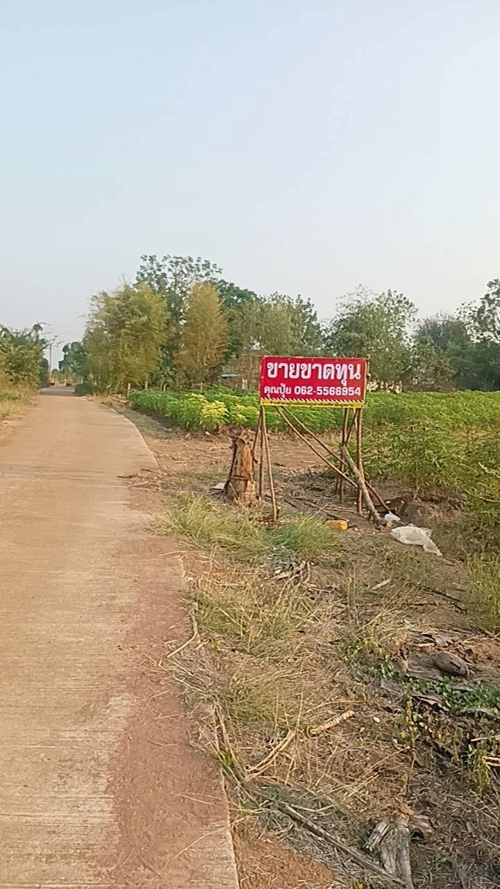 ขายที่ดินวิวภูเขา กาญจนบุรีที่ดิน ต.กลอนโด อ.ด่านมะขามเตี้ย ทำเลดี เหมาะทำบ้านสวน รีสอร์ท หรือเก็บไว้ลงทุนที่ตั้ง: ต.กลอนโด อ.ด่านมะขามเตี้ย จ.กาญจนบุรีขนาด: 21 ไร่ 75 ตารางวาเอกสาร: มีโฉนด พร้อมโอนจุดเด่น:• ติดทางสาธารณะ 2 ด้าน• ห่างจากถนนหลักและแม่น้ำกรองเพียง 200 เมตร• ที่ดินถมแล้ว พร้อมใช้งาน• วิวภูเขาสวย บรรยากาศธรรมชาติราคาขาย: ไร่ละ 400,000 บาทสนใจติดต่อ คุณปุ้