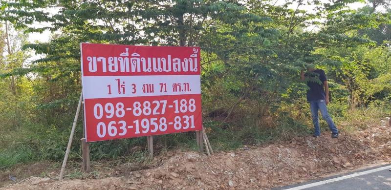 ขายที่ดินเปล่า ทำเลดี อ.เมืองชัยภูมิ ที่ตั้ง : ตำบลบ้านเล่า อำเภอเมืองชัยภูมิ จังหวัดชัยภูมิพิกัด : https://maps.app.goo.gl/KQRBb23x51TXWCU88?g_st=alขนาดเนื้อที่ : 1 ไร่ 3 งาน 71 ตารางวา รายละเอียดที่ดินติดโรงเรียนบ้านเล่าวิทยาคารเหมาะปลูกบ้าน หอพัก ร้านค้าใกล้ตัวเมือง เข้า-ออก ได้หลายทางสะดวกเดินทางไปขอนแก่น โคราชสถานที่ใกล้เคียง-ห่างโรบินสันชัยภูมิ  10 กิโล-ห่างโรงพยาบาลชัยภูมิ 8 กิโล-ห่าง