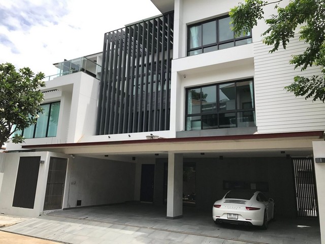 LV53495 ให้เช่า บ้านใหม่ Baan Issara Rama 9 (บ้านชาญอิสสระ พระราม 9) ตรงข้ามสนามกีฬาแห่งชาติราคาเช่า : 200,000 บาท /เดือน ที่ตั้ง : 95 ซอยลาดพร้าว 136 แยก 1 ถนนลาดพร้าว แขวงบางกะปิ เขตห้วยขวาง กรุงเทพมหานครชื่อโครงการ : บ้านชาญอิสสระ พระราม 9 Baan Issara Rama 9รายละเอียด :- บ้านใหม่- 4 ห้องนอน- 6 ห้องน้ำ- สระว่ายน้ำ- ห้องแม่บ้านสิ่งอำนวยความสะดวก : - ที่จอดรถ- ยิม- ระบบรักษาความปลอยภัย 24 ชั่วโมง- สระว่ายน้ำสถา�