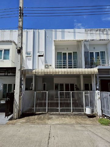 โซนแม่เหียะ ขายเพียง 2.95 ล้าน #ดิเออบาน่า4 ทาวน์โฮม 2 ชั้น #บ้านสภาพเหมือนใหม่ เจ้าของแทบไม่ได้เข้าอยู่ ดูแลดีมาก ทำเลดี เดินทางสะดวก ใกล้เมืออง คุ้มมากทั้งอยู่เอง และลงทุน #น้ำไม่ท่วมรายละเอียดบ้านเนื้อที่ 32 ตารางวา2 ห้องนอน3 ห้องน้ำห้องรับแขกโปร่งสบายเคาน์เตอร์ครัวบิ๊วอินพร้อมใช้งานแอร์ 3 เครื่องบ้านสวย สภาพดีเหมือนใหม่ปกติเจ้าของปิดไว้เฉยๆ ไม่ค่อยได้เ�