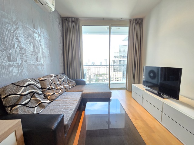 Villa RachatewiBTS: Ratchathewi , Phaya ThaiSize: 55.07 sqm., 1 bedroom, 1 bathroom Floor: 27 unblocked view Rental price: 28,000 baht/month Ref.: 28996Listing Detail: www.rent-bangkok-condo.com/properties/28996Co-agents are welcome. - - -Contact us for more information or arrange a viewing:Email. rbc.rentbangkokcondo@gmail.comCall. 066-0588-655Line ID: @rentbangkokcondohttps://lin.ee/9cMeMxeWhatsapp: 0660588655Wechat 微信: rentbangkokcondo