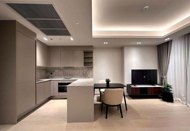 =Tonson One Residence.BTS: Chid LomSize: 57 sqm., 1 bedroom, 1 bathroomFloor: 9 unblocked viewRental price: 70,000baht/monthRef.: 178864Listing Detail: www.rent-bangkok-condo.com/properties/178864Note: For pet cases, a 3-month deposit is required.หมายเหตุ: กรณีเลี้ยงสัตว์ เก็บค่ามัดจำ 3 เดือนCo-agents are welcome.- - -Contact us for more information or arrange a viewing:Email. rbc.rentbangkokcondo@gmail.comCall. 066-0588-655Line ID: @rentbangkokcondohttps://lin.ee/9cMeMxeWhatsapp: 0660588655Wechat 微信: rentbangkokcondo