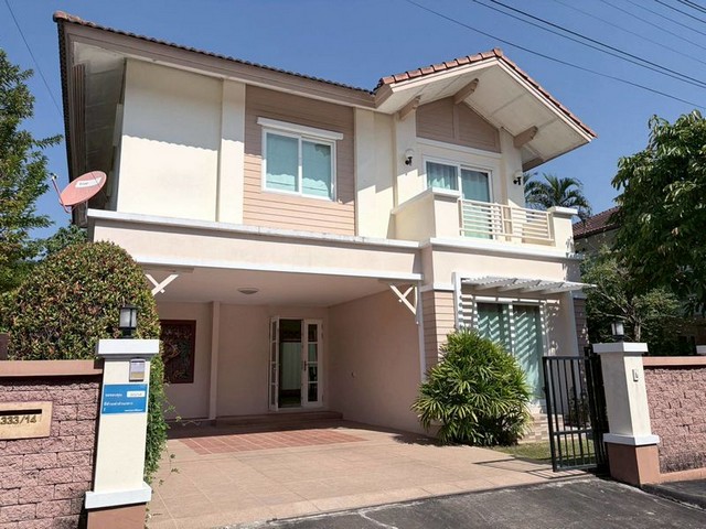 ให้เช่าบ้านเดี่ยวในโครงการ วรารมย์แก้วนวรัฐ ทำเลดีบนถนนวงแหวนรอบ 3 โซนสันทราย เดินทางสะดวก ใกล้โรงเรียนนานาชาติและแหล่งช้อปปิ้ง เหมาะสำหรับครอบครัวที่ต้องการบ้านกว้าง อยู่สบาย ใกล้เมือง ค่าเช่า 25,000 บาท/เดือน รายละเอียดบ้าน3 ห้องนอน3 ห้องน้ำเนื้อที่ 83 ตารางวาบ้านพื้นที่กว้าง บรรยากาศเงียบสงบอยู่ในโครงการวรารมย์แก้วนวรัฐทำเลถนนวงแหวนรอบ 3 สันทราย สถานท