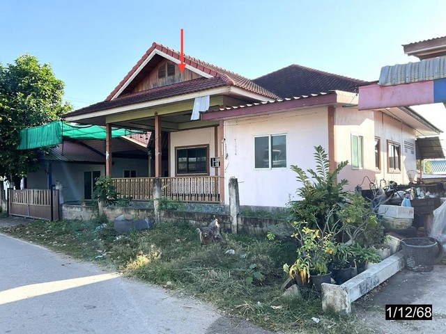   บ้านเดี่ยว ขอนแก่น ถนน มะลิวัลย์ อำเภอ ชุมแพ   ถนน มะลิวัลย์(ทล.12) ตำบล โนนอุดม อำเภอ ชุมแพ จังหวัด ขอนแก่น  ราคาโปรโมชั่น  1,773,000 บาท    ลดจาก 2,790,000 บาท ราคาโปรโมชั่นตั้งแต่วันที่ 1 เมษายน 2569 – 30 มิถุนายน 2569  รายละเอียดทรัพย์ -  เนื้อที่ 104.00 ตร.ว. พื้นที่ใช้สอย 143.00 ตร.ม. -  3 ห้องนอน 2 ห้องน้ำ  -  1 ที่จอดรถ  -  บ้านหันไปทางทิศตะวันตกเฉียงเหนือ  พิกัดทรัพย์ : https://maps.app.goo.gl/pK2iS7JEhzTz3DBaA  สถานที่ใกล้เคียง   
