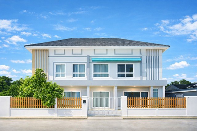 ใกล้โลตัส บ้านคลองสวน 800 เมตร บ้านแฝด 2 ชั้น ประชาอุทิศ90 35ตร.ว. 140ตร.ม. 3 นอน 2 น้ำ ฟังก์ชันครบพร้อมอยู่  ราคาเช่า: 14,999 บาท-เดือนNear Lotus, Ban Khlong Suan (800 meters). 2-story semi-detached house, Pracha Uthit90, 35 sq.wa., 140 sq.m., 3 bedrooms, 2 bathrooms. Fully functional and ready to move in. Rental price: 14,999 baht/month.ให้เช่าบ้านแฝด 2 ชั้น ประชาอุทิศ 90 - บ้านคลองสวน ฟังก์ชันครบ พร้อมเข้าอยู่ พื้นที่ใช้สอยคุ้มค่า เดินทางสะดวกรายละเอียดทรัพย์ประเภท: บ้านแฝด 2 ชั้นขนาดพื้นที่: 35 ตารางวาพื้�