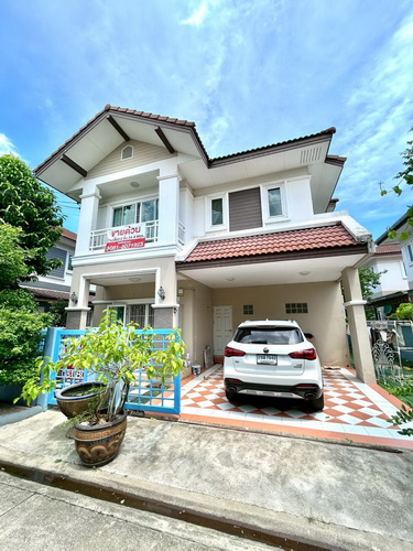 ขายบ้านเดี่ยว 2 ชั้น หมู่บ้านไพรเวท เลคการ์เด้นท์ ขนาด 54.4 ตรว.พื้นที่ใช้สอยรวม 180 ตรม. โครงสร้างแข็งแรง มีระบบรักษาความปลอดภัยหมู่บ้าน เงียบสงบไม่วุ่นวาย มีบริเวณรอบบ้านเหลือ การเดินทางสะดวกติดถนนพระยาสุเรนทร์ภายในมี 3 ห้องนอน  3 ห้องน้ำ  1 ห้องครัว 1ห้องโถง จอดรถได้ 1 คัน ทำเลดี ใกล้สิ่งอำนวยความสะดวกใกล้ โลตัส  บิ๊กซี  ใกล้ ตลาดสด การเดินทางสะดวกใกล้ทางลงด่วน�
