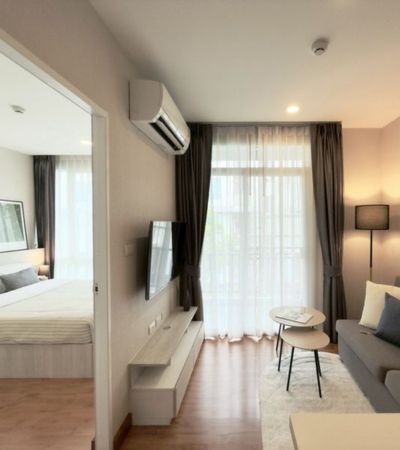 ขาย 2.45 ล้านบาท*คาซ่า คอนโด @ซีเอ็มยูCasa Condo@CMU #ทีมมชหลังมช ใกล้ มช. 1 นาที ( 300 เมตร) ใกล้คณะประตูวิศวะ สะดวก ปลอดภัย .รายละเอียด- ตึก 5 ชั้น 2 ขนาดห้อง 29.20 ตรม. - 1ห้องนอน 1ห้องน้ำ 1ห้องนั่งเล่น - ห้องมีระเบียงเพียง 2.45 ล้านบาท ฟรีโอน .Furniture - Bed Built-In (เตียงบิ้วอิน) - Wardrobe Built-In (ตู้เสื้อผ้าบิ้วอิน) - Sofa (โซฟา)- Dressing Table Built-In (โต๊ะเครื่องแป้งบิ้วอิน) - Dinning Table (ชุดโต๊ะทานอาหาร) - Coffee Table (โต๊ะกลาง) .Appliances （เครื่องใช้ไฟฟ�