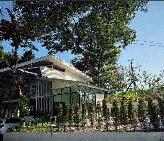 โซนป่าแดด ให้เช่า 130,000 บาท/เดือน ขาย 50 ล้าน 260 ตร.ว. โรงแรมพร้อมใบอนุญาตถูกต้อง #อ.เมือง เชียงใหม่ ทำเลดี พร้อมดำเนินกิจการต่อได้ทันที เหมาะสำหรับนักลงทุน หรือผู้ต้องการทำธุรกิจโรงแรมรายละเอียดทรัพย์เนื้อที่ 260 ตร.ว.จำนวน 18 ห้องพักมีห้องอาหาร และล็อบบี้รองรับลูกค้าลานจอดรถได้ประมาณ 10 คันราคาขาย 50 ล้านบาทเงื่อนไขเช่าค่าเช่า 130,000 บาท / เดือนสัญญาเช่าครั้งละ 3 ปีชำระ