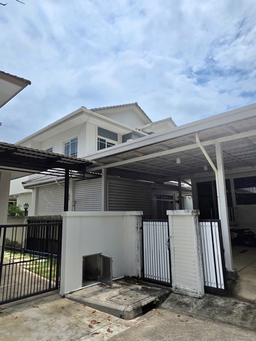 ขายบ้านเดี่ยวสองชั้น มัณฑนา รามอินทรา-วงแหวน (Manthana Ramintra-Wongwaen)ที่ดิน 83 ตร.วา หลังมุม พร้อมเรือนรับรองตั้งอยู่ ถนนกาญจนาภิเษก(คู่ขนาน) แขวงคันนายาว เขตคันนายาว กรุงเทพมหานคร 10230พื้นที่โครงการ 143 ไร่ จำนวนแปลงขาย 590 แปลงโครงการร่มรื่นด้วยต้นไม้ใหญ่ตลอดแนวถนนเมน เชื่อมต่อความรื่นรมย์ของสวนสาธารณะขนาดใหญ่กลางโครงการ พร้อมด้วยสโมสรใหญ่ สระว่ายน้ำสำหรับทุกคนในครอบ�