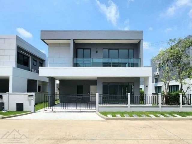 ขายบ้านเดี่ยวใหม่ 2 ชั้น 4 ห้องนอน โครงการ Centro บางนา พร้อมเฟอร์นิเจอร์ ใกล้เมกะบางนา*** ราคาขาย 14.9 ล้านบาท*** ราคาเช่า 95,000 บาท/เดือนติดต่อ: ชยา โทร/ID Line:: 0942823961   Link Line:: https://line.me/ti/p/3xFA1An8Kcรหัส# T26-720  บ้านเดี่ยวใหม่ 2 ชั้น โครงการ Centro บางนา พร้อมเฟอร์นิเจอร์ ใกล้เมกะบางนา• เนื้อที่ 50.8 ตารางวา • พื้นที่ใช้สอย 209 ตารางเมตร• 4 ห้องนอน • 4 ห้องน้ำ • 1 ห้องนั่งเล่น 1 ห้องครัว• 2 ที่จอดรถ พร้อม CCTV• เฟอร์ครบ�