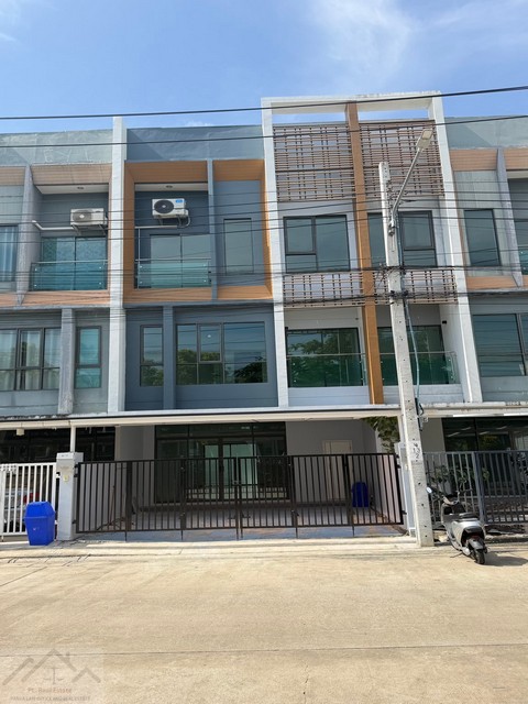 ให้เช่าทาวน์โฮม 3 ชั้น โครงการ เดอะ วิชั่น ลาดพร้าว-นวมินทร์ The Vision Ladprao-Nawamin ซอยนวมินทร์ 85*** ราคาเช่า 25,000 บาท/เดือนติดต่อ: ชยา โทร/ID Line:: 0942823961   Link Line:: https://line.me/ti/p/3xFA1An8Kcรหัส# T26-719 ทาวน์โฮม 3 ชั้น โครงการ เดอะ วิชั่น ลาดพร้าว-นวมินทร์ ซอยนวมินทร์ 85• เนื้อที่ 23 ตารางวา • พื้นที่ใช้สอย 200 ตารางเมตร• 5 ห้องนอน • 4 ห้องน้ำต่อหลัง• 2 ที่จอดรถ • บ้านทำเลดี เดินทางสะดวก สถานที่สำคัญใกล้เคียง• The Walk : 5.7 กม.• Th