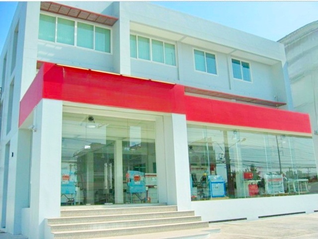 โชว์รูม และอาคารพาณิชย์ 3 ชั้น 4 นอน 4 น้ำ  2ไร่ 100ตร.ว. 1500ตร.ม. 299,999 B-M. ขาย 169.99 ลบ. ใกล้โรบินสันลาดกระบัง 1 กม. ทำเลศักยภาพติดถนนลาดกระบัง ใกล้ลิตเติ้ลวอร์ค ลาดกระบัง 1.1 กม.ตลาด โรงพยาบาล และสนามบินสุวรรณภูมิ เหมาะสำหรับคลินิก ออฟฟิศ โรงพยาบาลเฉพาะทาง หรือศูนย์บริการระดับพรีเมียม เดินทางสะดวก เชื่อมต่อถนนลาดกระบัง มอเตอร์เวย์ และ Airport Rail Link3-story showroom and commercial building with 4 bed and 4 bath 2rai 100sq.wa. 1500sq.m. usable a