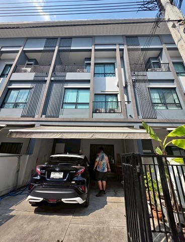 LV53498 ให้เช่า ทาวน์โฮม 3 ชั้น โครงการ สัมมากร อเวนิว รามอินทรา-วงแหวน (Sammakorn Avenue Ramintra–Wongwaen) บ้านสภาพดี พร้อมเข้าอยู่ราคาเช่า : 20,000 บาท/เดือน  (ประกัน 2 เดือน + ล่วงหน้า 1 เดือน สัญญาเช่า 1 ปี / 2 ปี / 3 ปี ได้หมด)ที่ตั้ง : ถ. กาญจนาภิเษก แขวงท่าแร้ง เขตบางเขน กรุงเทพมหานคร 10220ชื่อโครงการ : สัมมากร อเวนิว รามอินทรา-วงแหวน Sammakorn Avenue Ramintra-Wongwaenรายละเอียด : - ทาวน์โฮม 3 ชั้น- ขนาดที่ดิน 21.4 ตร.ว.- พื้นที่ใช้สอ