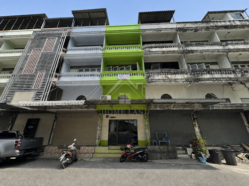BHL1267อาคารพาณิชย์ 3 ชั้น หลังการไฟฟ้า บางกรวย - ไทรน้อย (สภาพใหม่ ทั้งหลัง)ที่ตั้ง : ถ. บางกรวย-ไทรน้อย ตำบล บางกรวย อำเภอบางกรวย นนทบุรีรายละเอียดบ้าน- เนื้อที่ 14 ตร.ว. พื้นที่ใช้สอย 224 ตร.ม.- 3 ห้องนอน 3 ห้องน้ำ-  1 ห้องครัว- ปั้มน้ำ แทงค์น้ำ- มีดาดฟ้า + มีชั้นลอยสถานที่ใกล้เคียง- เซ็นทรัล ปิ่นเกล้า- โลตัส บางพลัด- มหาวิทยาลัยเทคโนโลยีพระจอมเกล้าพระนครเหนือ- การไฟฟ้าฝ่ายผลิต�