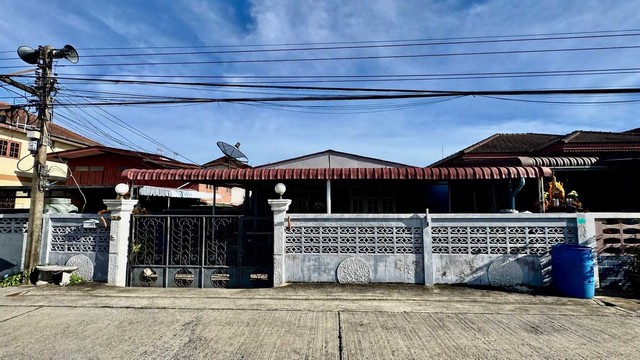 AOM 2837ขายบ้านเดี่ยว ชั้นเดียว 55 ตร.ว. ทำเลศักยภาพ ซอยลำลูกกา 25/1 ปทุมธานี   ตำบลคูคต ลำลูกกา,ปทุมธานี  2  ห้องนอน   2   ห้องน้ำ   1  ห้องรับแขก   1  ห้องครัว   ที่ดิน   55.00 ตร.ว.   ใช้สอย   110.00 ตร.ม.ราคา 3,290,000ขายบ้านเดี่ยว ชั้นเดียว 55 ตร.ว. ทำเลศักยภาพ ซอยลำลูกกา 25/1 ปทุมธานีใกล้ BTS คูคต เพียง 5 นาที เดินทางเข้าเมืองสะดวก เหมาะทั้งอยู่อาศัยและลงทุนในอนาคตบ้านทำเลหายาก บรรยากาศดี หน้าบ้านติดคลอ�