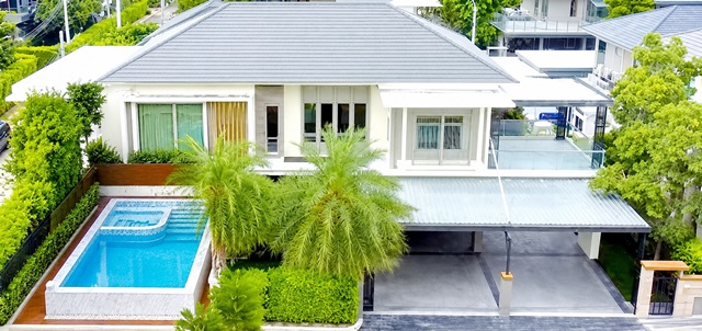 ใกล้ตลาดสดท่าอิฐ 1.5 กม คฤหาสน์ Pool Villa หรู 2 ชั้น 5นอน 6น้ำ ใกล้ MRTไทรม้า  500ม. 132 ตร.ว. 500 ตร.ม. 99,999 B-M.ขาย 23.9 ลบ.พร้อมสระว่ายน้ำส่วนตัว และที่จอดรถ ตกแต่งบิวท์อินสไตล์ยุโรปทั้งหลัง ทำเลติดถนนรัตนาธิเบศร์ .สถานศึกษา  โรงพยาบาล ห้าง ตลาด  และท่าเรือ เหมาะสำหรับอยู่อาศัยระดับลักชัวรี่ เดินทางสะดวก เชื่อมถนนหลัก และรถไฟฟ้า เพอร์เฟคnear ThaIt fresh market 1.5km. 2-story Luxury Pool Villa 5bed 6bath near MRT Saima 500m. 132sq.wa. 500sq.m. 99,999B-M. For sale 23.9mil