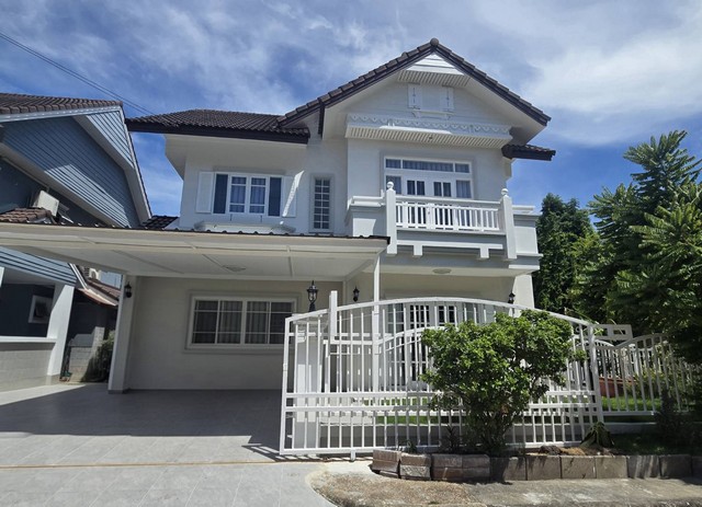 ขายบ้านเดี่ยว 2 ชั้น หมู่บ้านพาร์คเวย์ ชาเล่ต์ รามคำแหง 190/1 บ้านรีโนเวทใหม่ หลังมุม ทำเลดีอยู่ซอยต้นๆเฟอร์นิเจอร์ครบ พร้อมเข้าอยู่ ใกล้รถไฟฟ้าสายสีส้มบ้านเดี่ยวบรรยากาศร่มรื่น พื้นที่ใช้สอยกว้างขวาง เหมาะสำหรับครอบครัวที่มองหาความเป็นส่วนตัวและความสะดวกสบายในชีวิตประจำวันที่ตั้ง: ซอยรามคำแหง 190/1 แขวงมีนบุรี เขตมีนบุรี กรุงเทพฯใกล้สถานีรถไฟฟ้าสายสี�