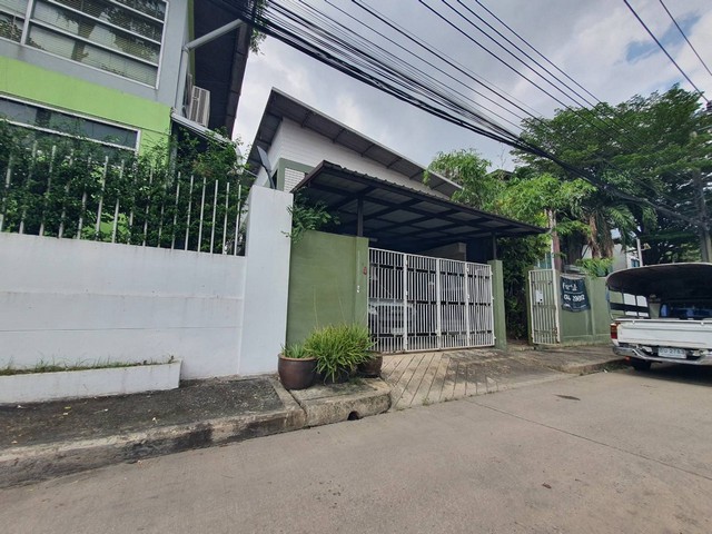 ขายด่วน อาคาร 2 ขั้น เป็นโรงงานเบเกอรเก่า ในซอยรามคำแหง 118เนื้อที่ 400 ตารางเมตร หรือ 114 ตรว เป็นออฟฟิตชั้นล่างและชั้นสองมีห้องครัวและอเนกประสงค์ด้านหลังมีห้องพักคนงาน 3 ห้องสถานที่ใกล้เคียงใกล้สัมมากรทางด่วนห้างสรรพสินค้าสำนักงานเขตบึงกุ่ม                                                           ราคาขาย 12.5000.000 บาทสนใจติดต่อสอบถามคุณ อ้อโทร.094-6359744Id:pantipaz