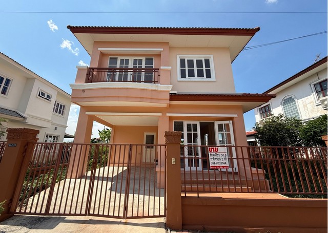 ขายบ้านเดี่ยว หมู่บ้านปาริชาติ  รังสิต คลอง 4  บ้านอยู่ในการรีโนเวททั้งหลัง โครงสร้างแน่น 2 ชั้น เนื้อที่ 50.8 ตร.ว  3 นอน 2 น้ำ  1 ห้องครัว 1 ห้องโถง 1 ที่จอดรถในบ้านและนอกบ้านสถานที่ใกล้เคียว-เจี๊ยบเชิญยิ้มก๋วยเตี๊ยวเต็มตีน-ตลาดคลองสี่เมืองใหม่-ศูนย์การแพทย์ บึงยี่โถ-โลตัส รังสิต-นครนายก                                                               ราคา 2,750,000 บาทสนใจติดต่อสอบถามคุณอ้อ โทร. 094-6359744 Line: Pantipaz