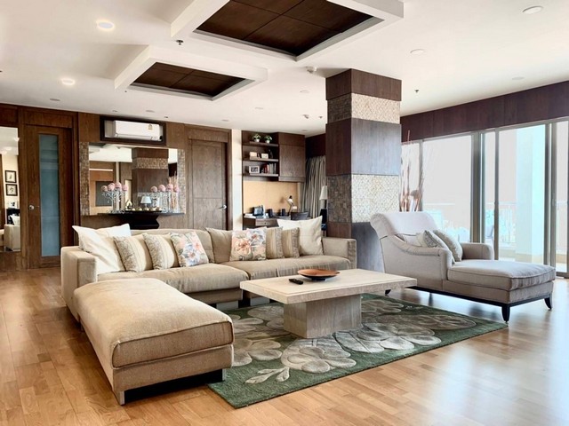Condo Boat House Hua Hin for Sale  “The Eternity of Seaside Paradiseขนาด 200 ตร.ม. ชั้น 7  ตึกคอนโด A วิวทะเลหัวหิน เห็นยอดหลังคาทรงไทยโมเดิร์นของโครงการเดอะวิลล่า ทำเลดี บรรยากาศปลอดโปร่ง ลมพัดเย็นสบาย เหมาะสำหรับการพักผ่อนในช่วงวันหยุดสุดสัปดาห์3 ห้องนอน (เตียง king size) 3 ห้องน้ำ ห้องนั่งเล่นขนาดใหญ่ โต๊ะทานอาหาร 6 ที่นั่ง ห้องครัวแยกส่งน พร้อมระเบียงกว้างชมวิวทะเลเต็มตาตกแต่งสวย(fully furnished) เฟอร์นิเจอร์บิ้ว