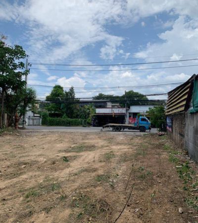 ขายพร้อมผู้เช่า 25 ล้านบาท* ที่ดิน 199 ตร.ว. โซนทุ่งโฮเต็ลรับค่าเช่าทันที เดือนละ 55,000 บาทถนนทุ่งโฮเต็ล ต.วัดเกต อ.เมืองเชียงใหม่—รายละเอียดที่ดิน• เนื้อที่ 1 งาน 99 ตารางวา• หน้ากว้างประมาณ 20 เมตร• ลึกประมาณ 40 เมตร• ถนนหน้าที่ดินกว้าง เข้าออกสะดวกราคาขาย 25 ล้านบาท.ทำเลศักยภาพสูงใกล้ Central Festival / อาเขต / สถานีรถไฟทำเลธุรกิจ รองรับทั้งโรงแรม คอนโด หอพัก ร้านอาหาร และออฟฟิศ—�