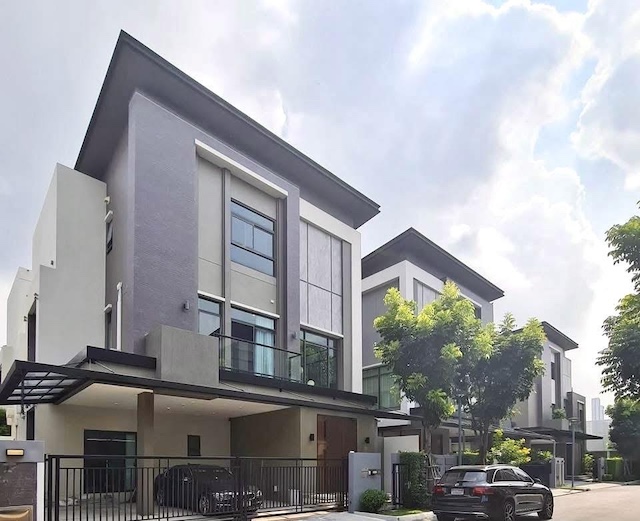 BH4109 ให้เช่า-ขาย บ้านเดี่ยวหรู The Gentry สุขุมวิท 101 ใกล้ BTS ปุณณวิถี บ้าน Pet Friendly พร้อมห้องสัตว์เลี้ยง เดินทางสะดวก เข้าออกได้ทั้งสุขุมวิท บางนา และอ่อนนุชติดต่อ Agent คุณบัว (Bua)Tel: 093-646-4597LINE ID: Bua093ราคาเช่า 180,000 บาท/เดือนราคาขาย 32 ล้านบาทบ้านเดี่ยวระดับ Luxury ในโครงการ The Gentry สุขุมวิท 101 ทำเลศักยภาพใกล้ BTS ปุณณวิถี เหมาะสำหรับอยู่อาศัยแบบครอบครัวระดับพรีเมียม รองรับการเลี้ยงสัตว์ พร้อมพื้น