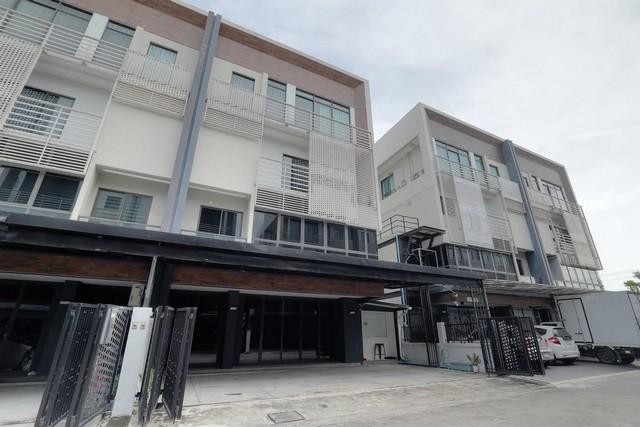 ขายโฮมออฟฟิศ ซอยรามอินทรา40 โครงการ ดิสทริค เอกมัย รามอินทรา นวลจันทร์ ตกแต่งพร้อมเข้าอยู่ พร้อมเฟอร์นิเจอร์  ** Agent **ติดต่อ คุณปอ : 061 619 8565ID line: 061 619 8565แอดไลน์กดที่ลิงค์นี้ได้เลยครับ : https://line.me/ti/p/zu0mm-ozFXติดต่อ คุณบิว : 081 252 3279 ID line: 061 787 9691แอดไลน์กดที่ลิงค์นี้ได้เลยครับ : https://line.me/ti/p/SR5Ehdv_q-** BT182ราคา 15,900,000 บาท ปรับจาก 17.9 ล้านบาท ค่าโอนค่าภาษีคนละครึ่ง- โฮมออฟฟิศ 4 ชั้น โครงการ ดิสทริค เอกมัย-รามอินทร�