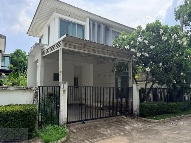 ขายด่วน บ้านเดี่ยว 2 ชั้น 58 ตรว. โครงการเพอร์เฟคเพลส พัฒนาการ ศรีนครินทร์ ซอยอ่อนนุช 80 พัฒนาการตัดใหม่ติดต่อ:: ชยา โทร/ID Line:: 0942823961Link Line:: https://line.me/ti/p/3xFA1An8Kcรหัส# T26-707บ้านเดี่ยว 2 ชั้น โครงการเพอร์เฟคเพลส พัฒนาการ ศรีนครินทร์ ซอยอ่อนนุช 80 พัฒนาการตัดใหม่• เนื้อที่ 58.1 ตารางวา• พื้นที่ใช้สอย 198 ตารางเมตร• 3 ห้องนอน• 3 ห้องน้ำ• 2 ที่จอดรถสถานที่สำคัญใกล้เคียง• เทสโก้ โลตัส / ซีคอน ศรีนคริ
