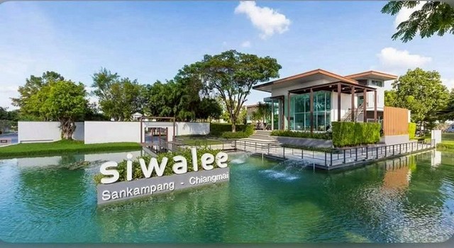 #ขายพร้อมผู้เช่า 6.19 ล้าน 75 ตรว. #สีวลี #สันกำแพง (Land & House) บ้านเดี่ยว 2 ชั้น ใจกลางเมืองเชียงใหม่ #น้ำไม่ท่วม #เฟอร์นิเจอร์ครบ ปล่อยเช่าครั้งแรก! #รับรายได้เดือนละ40,000 บาท (สัญญาหมด ส.ค. 69) ราคาพิเศษถึง 30 มิ.ย. 69 นี้เท่านั้นที่ดิน 75 ตร.ว. | พื้นที่ใช้สอย 200 ตร.ม.3 ห้องนอน 3 ห้องน้ำ1 ห้องทำงาน (สามารถปรับเป็นห้องนอนชั้นล่างได้)1 ห้องครัว1 ห้องเตรียมอาหาร1 ห้องอเนกประสงค์จอดรถได้ 2 คันเ�