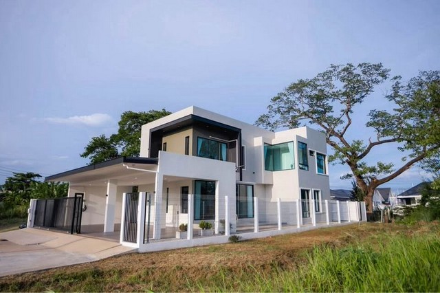 #โซนแม่เหียะ #วังตาล ขายเพียง 8.5 ล้าน บ้านเดี่ยว 2 ชั้น #วิวภูเขา #หลังบ้านติดน้ำ บรรยากาศสงบเป็นส่วนตัว บ้านคุณภาพ สร้างเพื่ออยู่จริง ไม่ใช่บ้านสร้างขาย ทำเลดี เดินทางเข้าเมืองสะดวก #น้ำไม่ท่วมฟังก์ชันครบ รองรับครอบครัวใหญ่ที่ดิน 100 ตารางวาพื้นที่ใช้สอย 353.50 ตร.ม.4 ห้องนอน4 ห้องน้ำ2 ห้องแต่งตัว1 ห้องครัว2 ห้องเก็บของ (ในบ้าน + นอกบ้าน)ที่จอดรถสูงสุด 5 คันจุดเด่นที่แ�