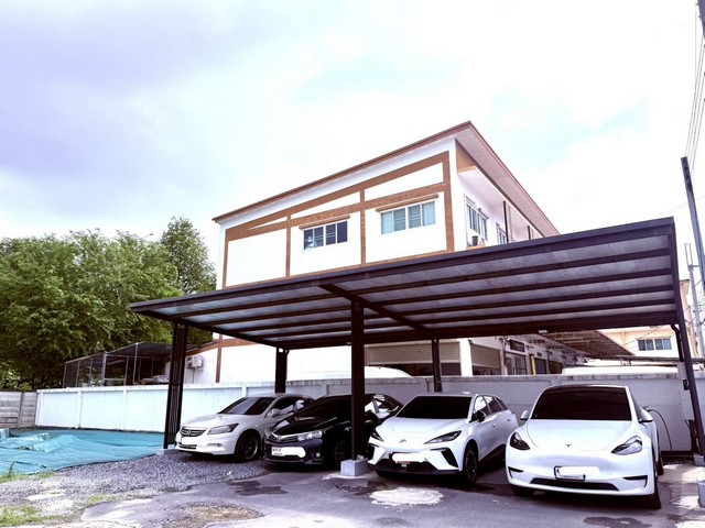 ให้เช่าด่วน! โรงงานผลิตเครื่องสำอาง-อาหาร มาตรฐาน GMP พร้อมเข้าอยู่ ลาดกระบัง กรุงเทพรหัส TTR 2885(ทำเลกรุงเทพฯ | อุปกรณ์ครบ | ใบอนุญาตพร้อม)เปลี่ยนไอเดียแบรนด์คุณให้เป็นจริงได้ทันที! ไม่ต้องเสียเวลาสร้างโรงงาน ไม่ต้องเดินเรื่องเอกสารให้ปวดหัว ที่นี่พร้อมให้คุณย้ายฐานผลิตหรือเปิดแบรนด์ใหม่ได้เลย  ไฮไลท์เด่นที่ห้ามพลาด:พื้นที่ใช้สอย: ตัวอาคารขนาด 500 ตร.ม. (โรงงา
