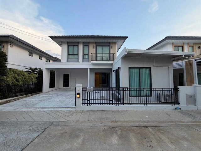 AOM 2846ปล่อยเช่า บ้านเดี่ยว Perfect Park บางนา 4 นอน 4 น้ำ | เฟอร์ครบ+เครื่องใช้ไฟฟ้าแน่น หิ้วกระเป๋าเข้าอยู่ได้เลย   โครงการ เพอร์เฟค พาร์ค บางนา Perfect Park Bangna ตำบลบางเสาธง บางเสาธง,สมุทรปราการ  4  ห้องนอน   4   ห้องน้ำ   1  ห้องรับแขก   1  ห้องครัว   ที่ดิน   50.00 ตร.ว.   ใช้สอย   200.00 ตร.ม.ราคาเช่า 38,000 / เดือนรายละเอียดจุดเด่นที่น่าสนใจ- ติดถนนใหญ่ ใกล้ทางด่วนบูรพาวิถี- 20 นาทีถึง เมกาบางนา- 25-30 นาทีถึง สุวร�